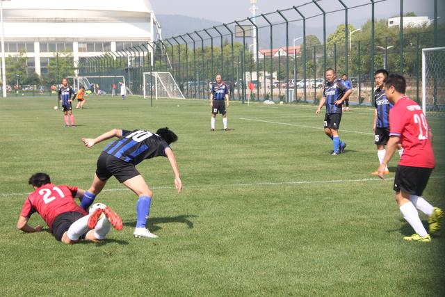 李炎哲22+10新疆加时胜广厦 胡金秋22+12